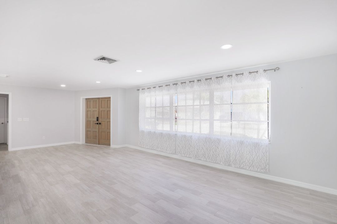 288 Grapewood Ct, Marco Island, FL 34145