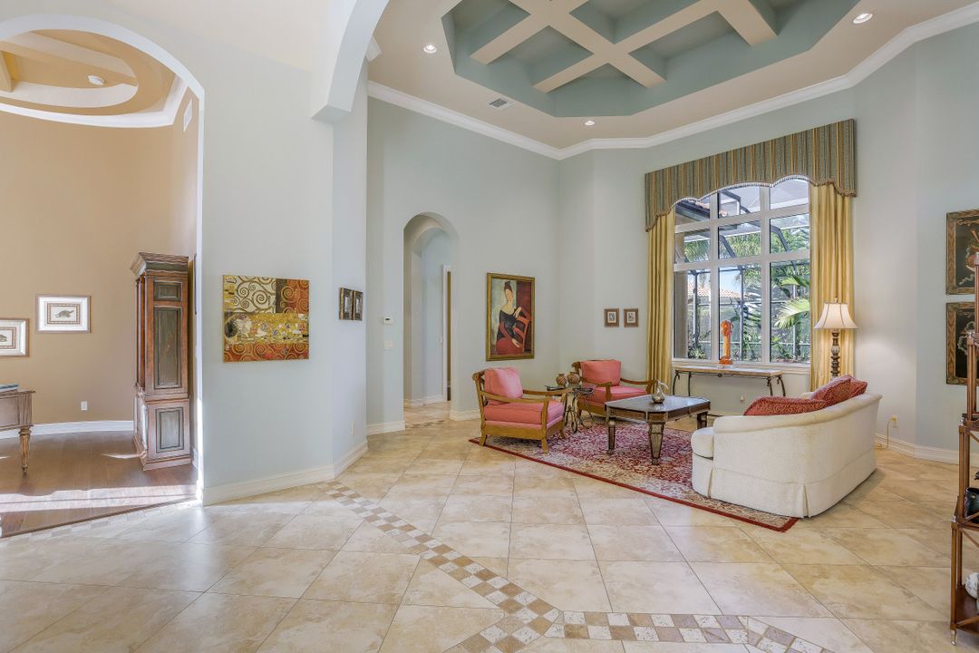 7417 Treeline Dr, Naples, FL 34119
