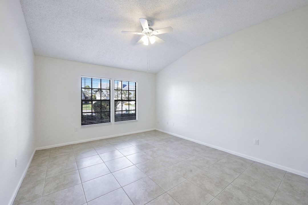 3658 Kent Dr, Naples, FL 34112