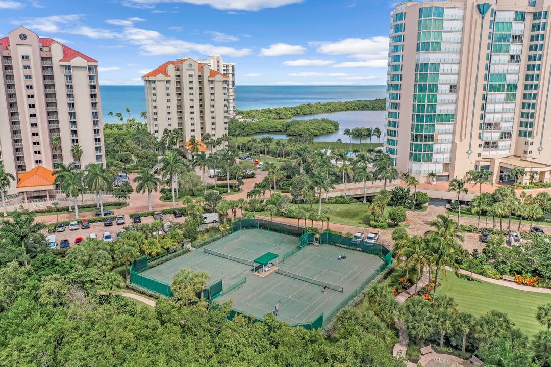 50 Seagate Dr #104, Naples, FL 34103