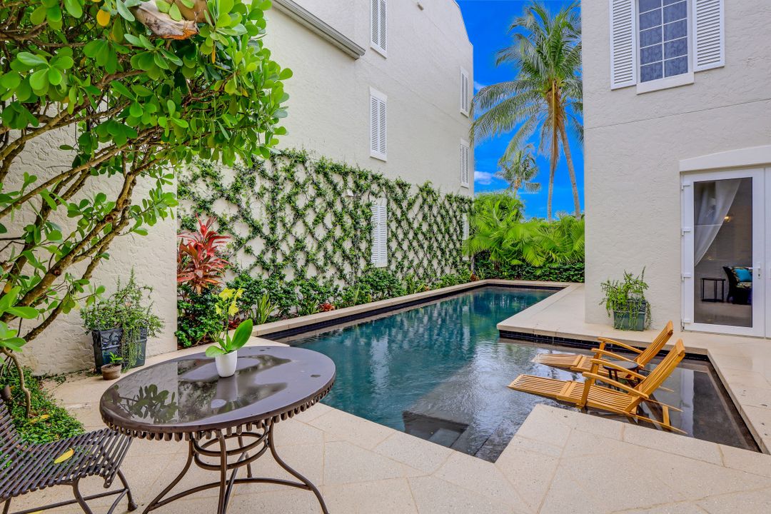 868 4th St S #11, Naples, FL 34102