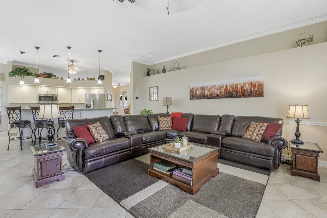 6705 Highland Pines Cir, Fort Myers, FL 33966