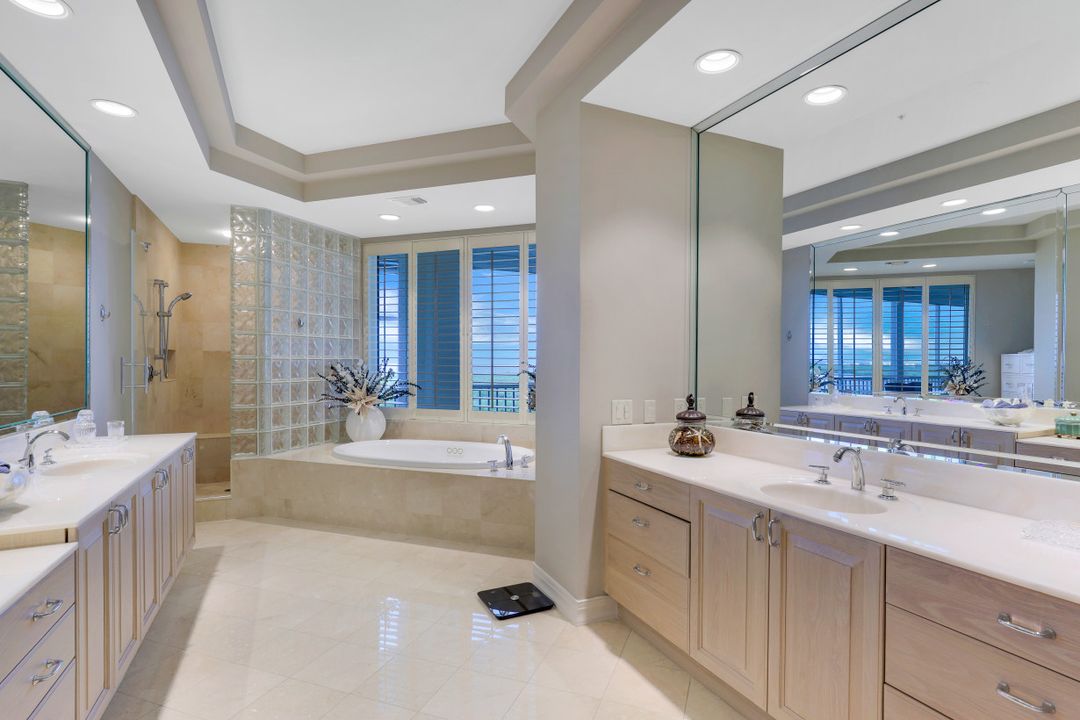 435 Dockside Dr #PH-02, Naples, FL 34110