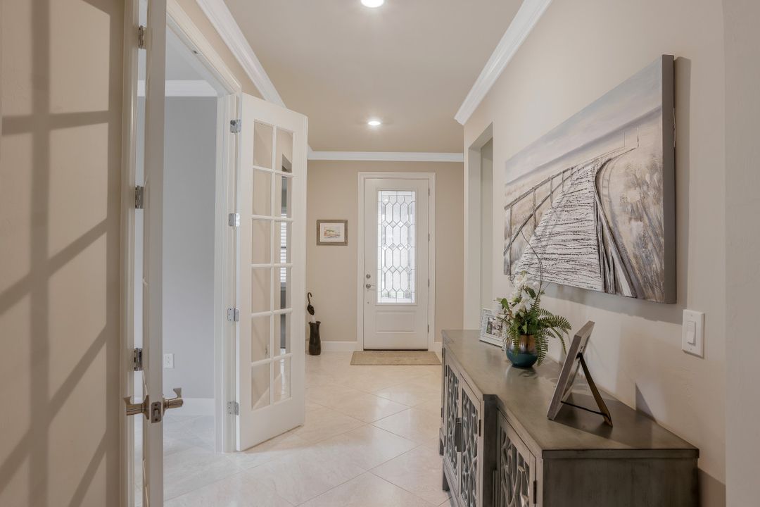 9350 Greyhawk Trl, Naples, FL 34120