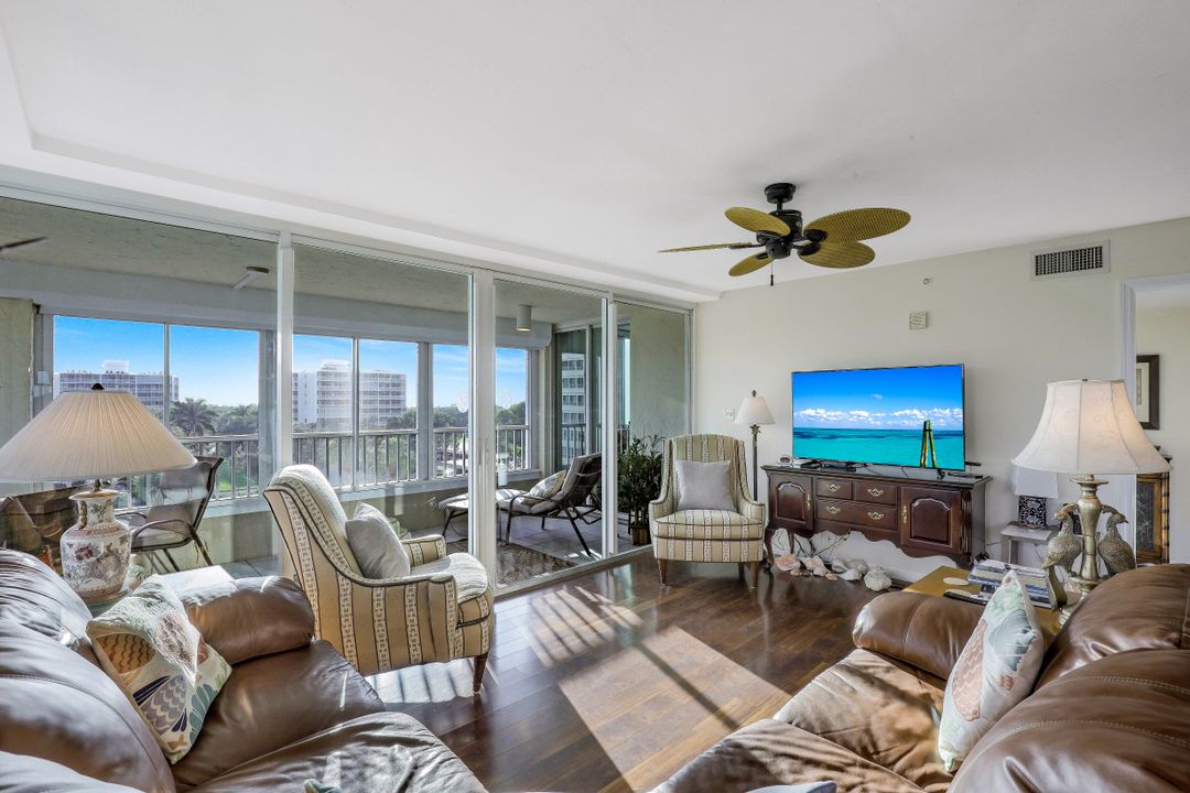 21 Bluebill Ave #401, Naples, FL 34108