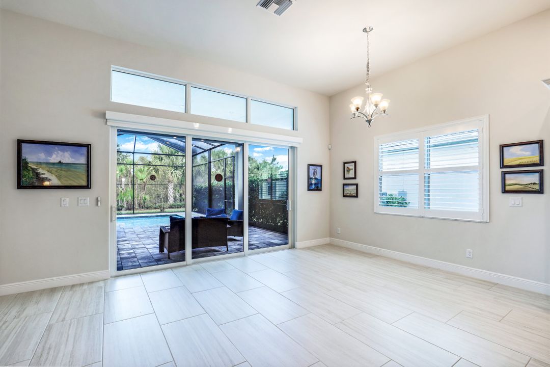 9003 Redonda Dr, Naples, FL 34114