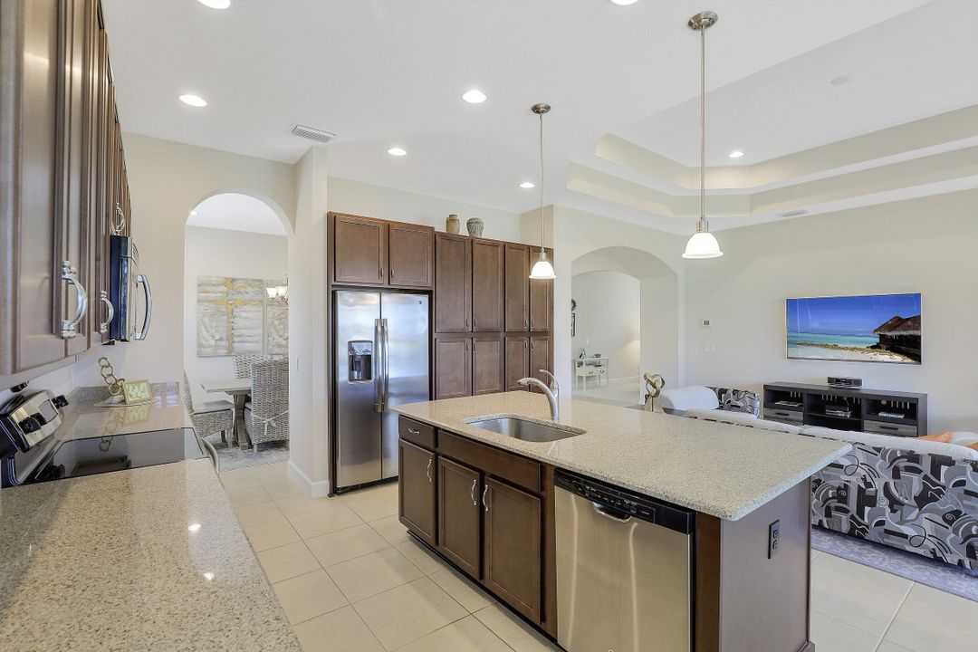 9220 Isla Bella Cir, Bonita Springs, FL 34135