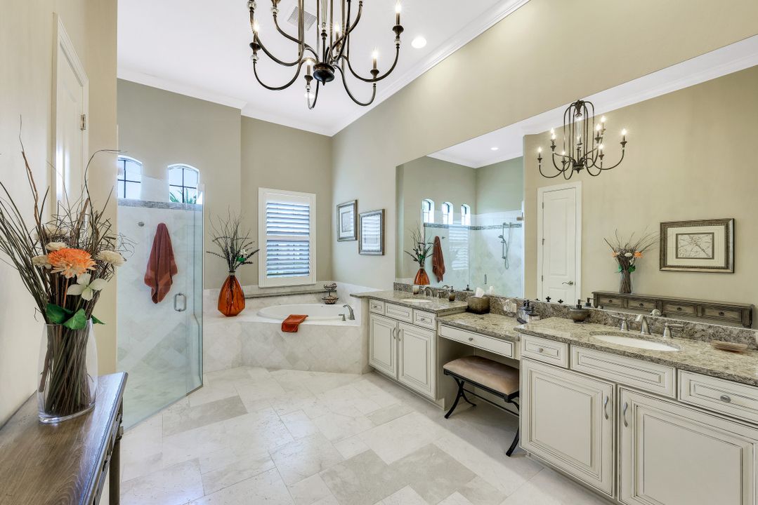 9004 Sorreno Ct, Naples, FL 34119