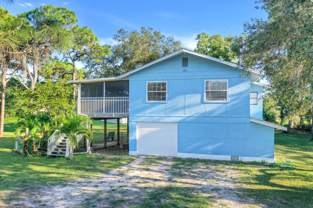 8642 Whispering Pines Dr, Saint James City, FL 33956