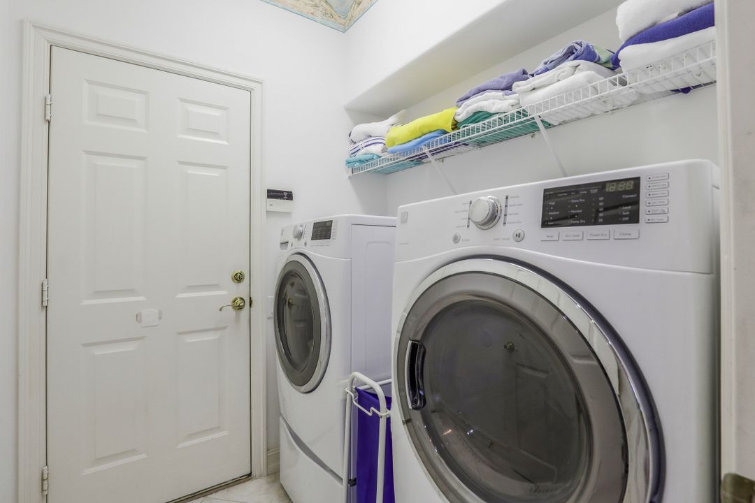 693 Mainsail Pl, Naples, FL 34110