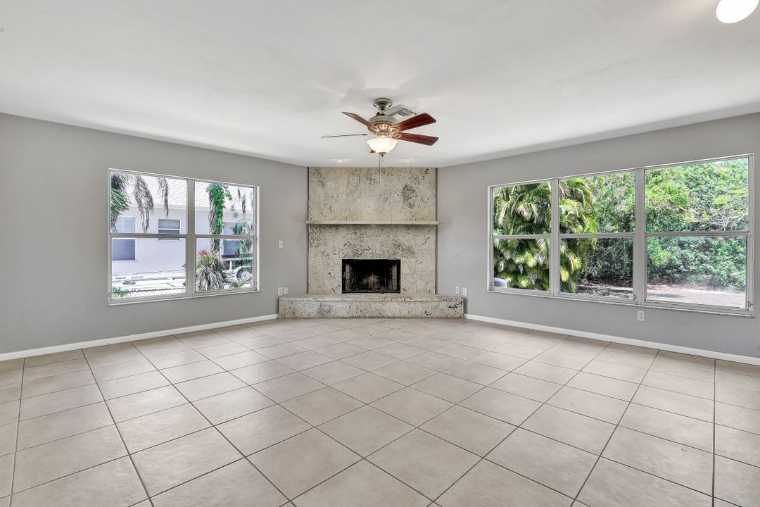 6581 Sable Ridge Ln, Naples, FL 34109