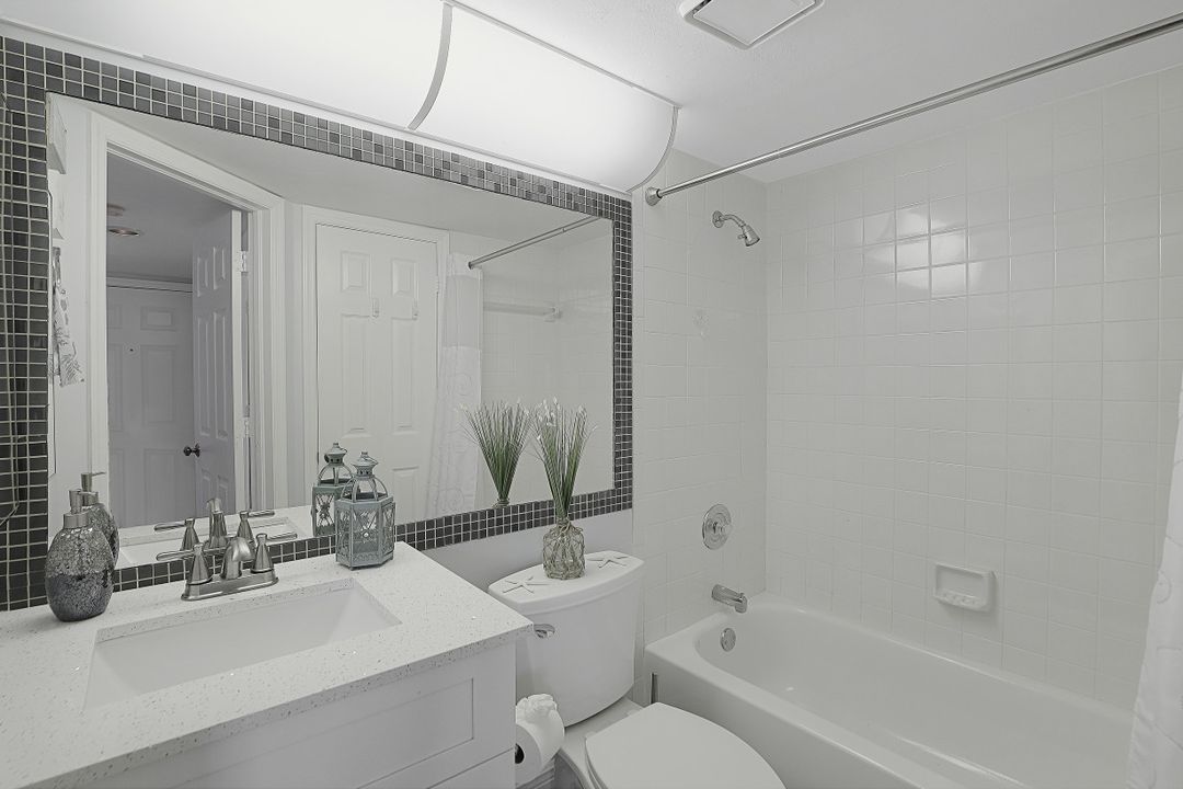 1365 Mainsail Dr #1605, Naples, FL 34114