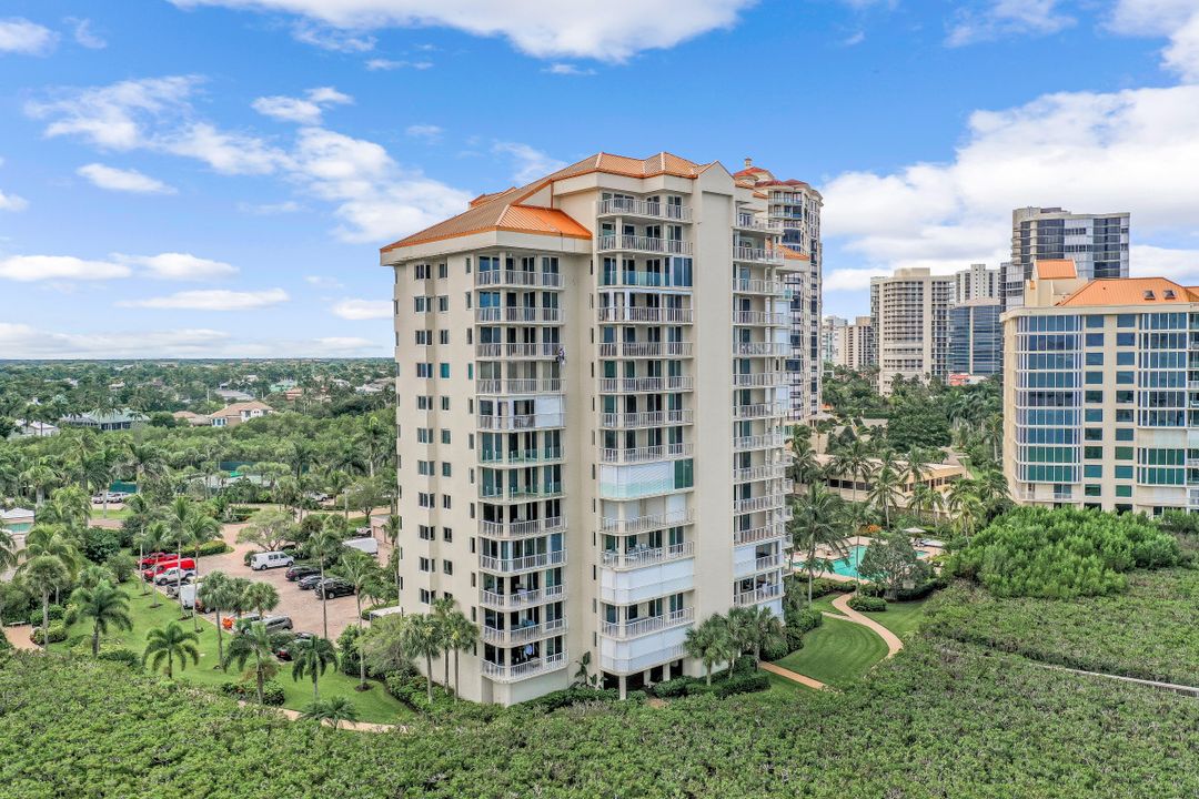 50 Seagate Dr #104, Naples, FL 34103