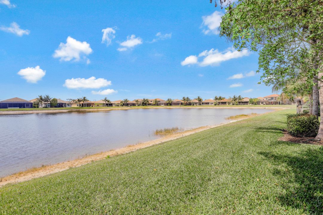 2797 Cinnamon Bay Cir, Naples, FL 34119