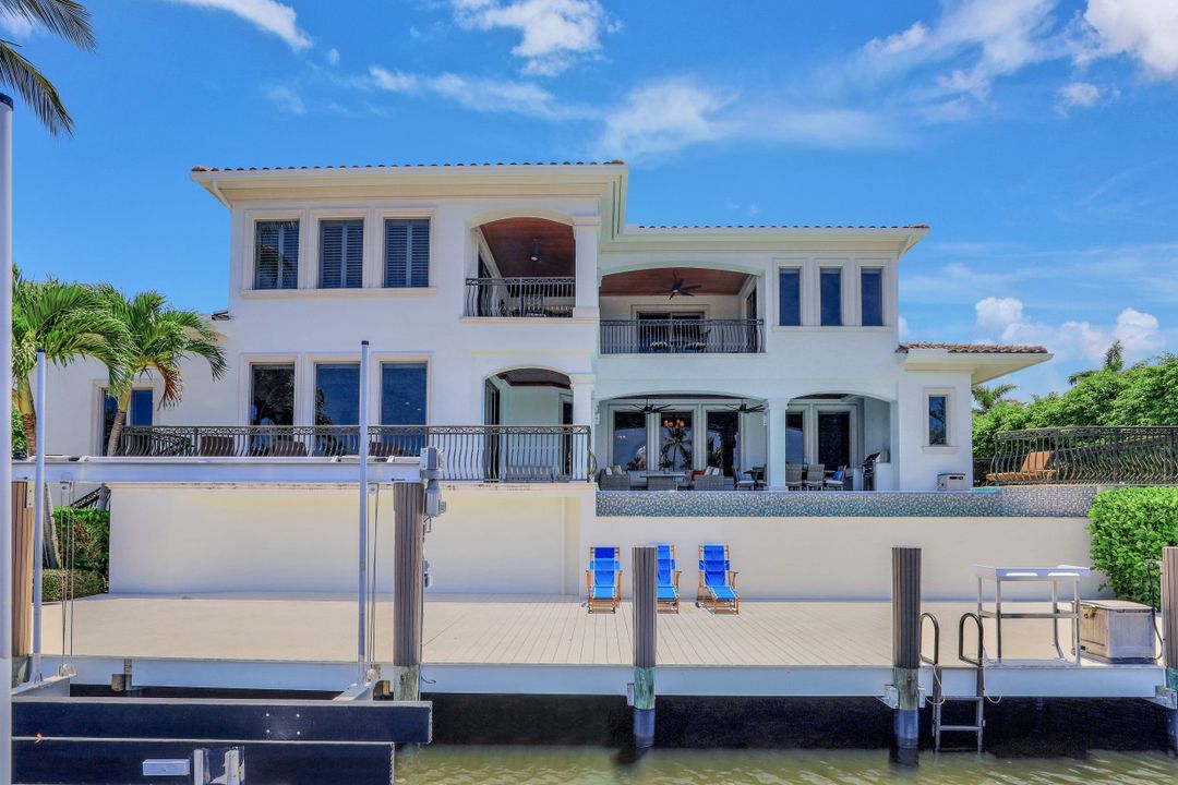 1940 6th St S, Naples, FL 34102