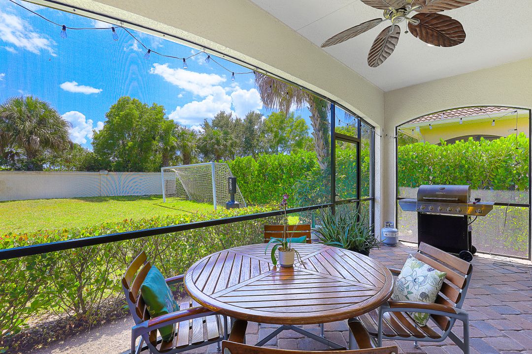 13484 Cambridge Ln, Naples, FL 34109