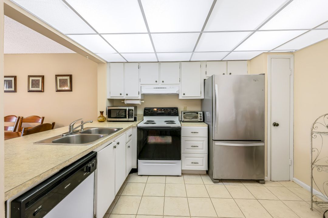 1087 Forest Lakes Dr #204, Naples, FL 34105