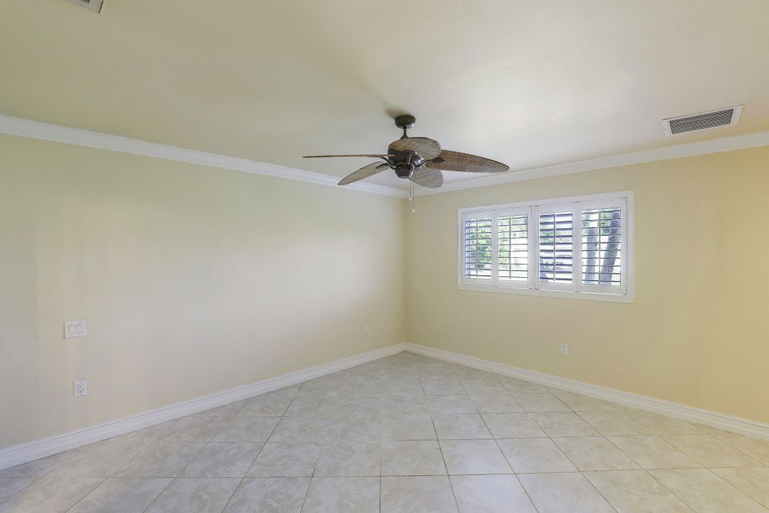 710 95th Ave N, Naples, FL 34108