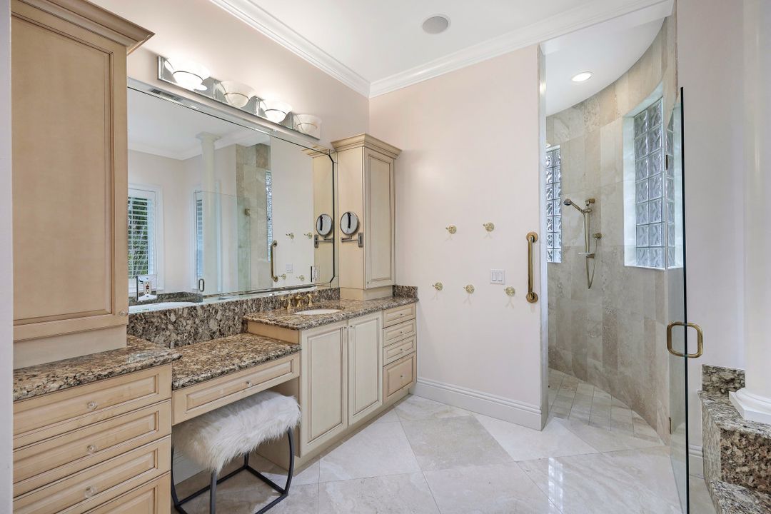 313 Chancery Cir, Naples, FL 34110