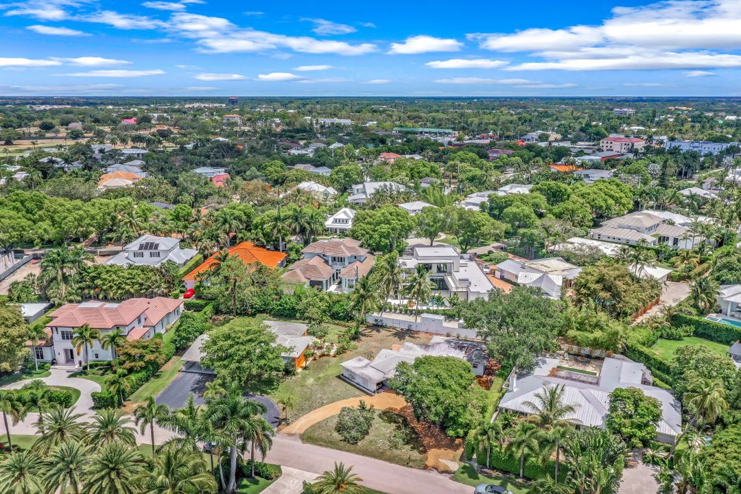 566 Palm Cir E, Naples, FL 34102