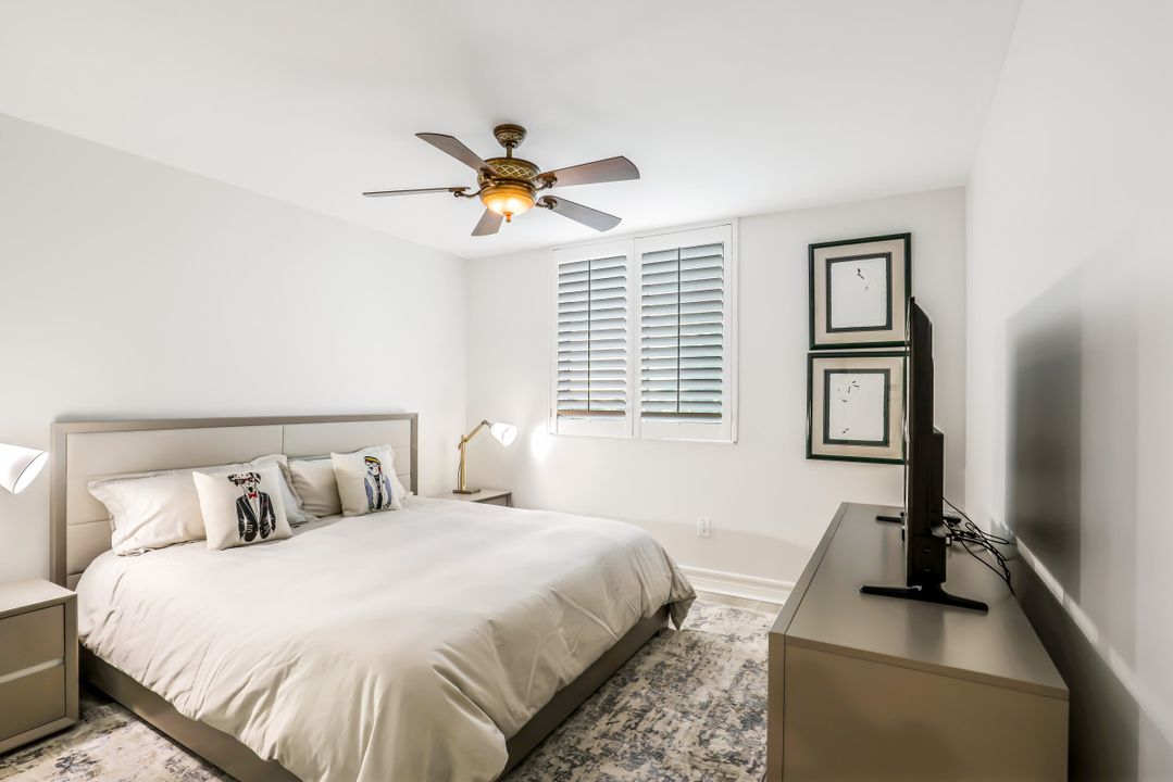 7515 Pelican Bay Blvd #4b, Naples, FL 34108