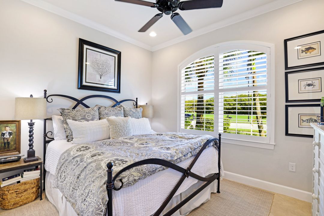 9423 Quarry Dr, Naples, FL 34120