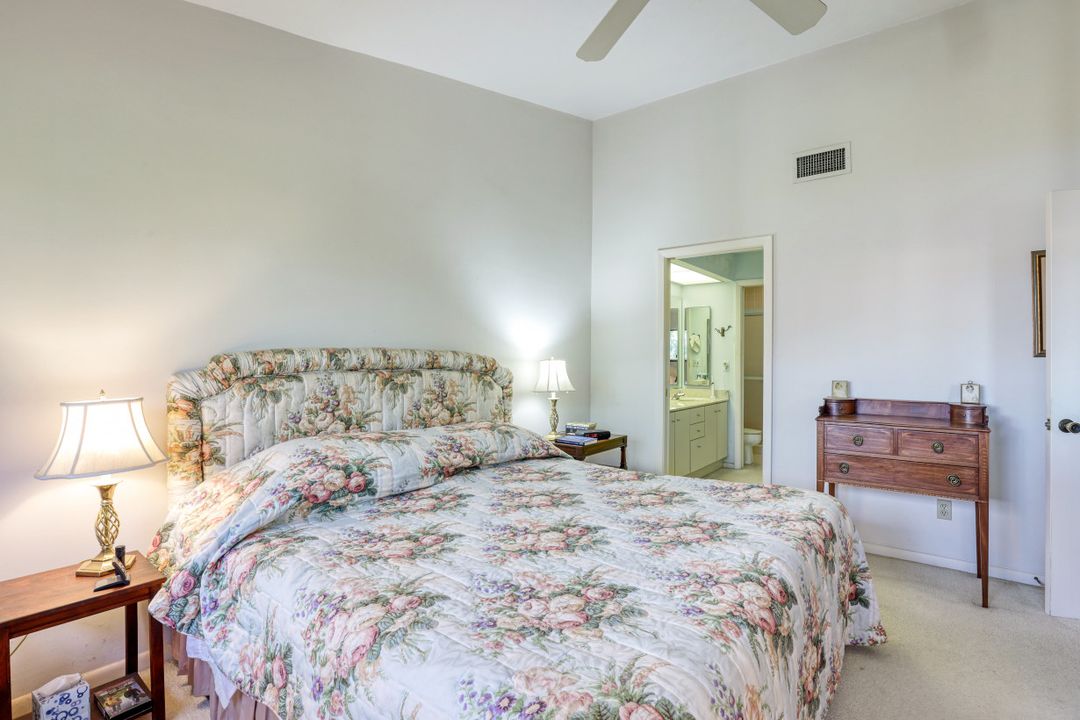 325 Bay Forest Dr #201, Naples, FL 34110