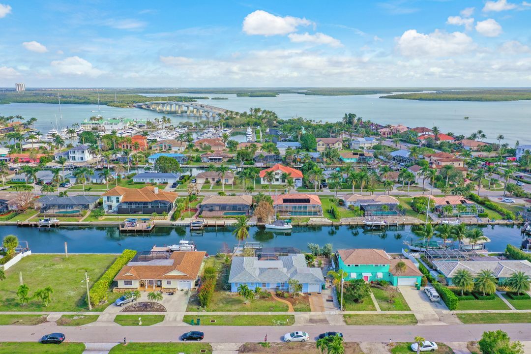 827 Chestnut Ct, Marco Island, FL 34145