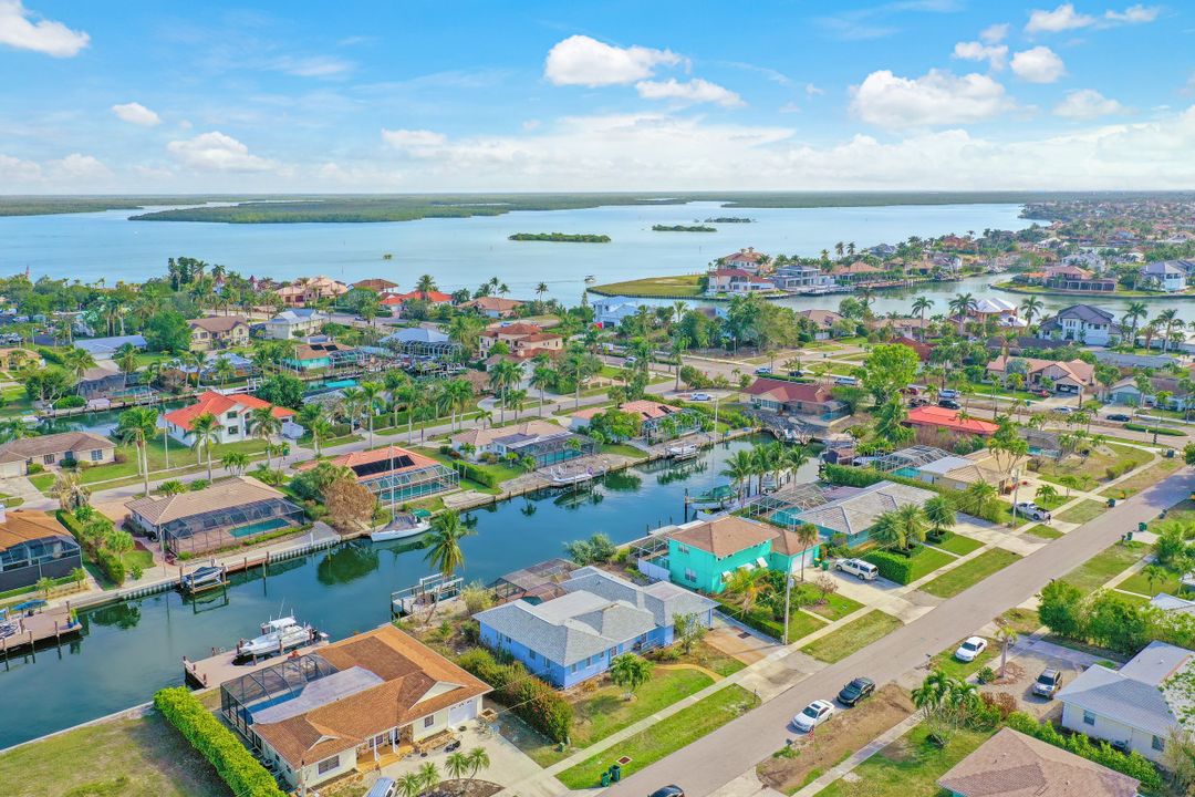 827 Chestnut Ct, Marco Island, FL 34145