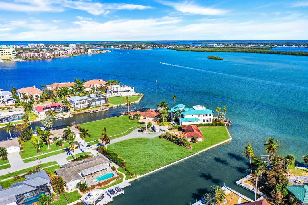 975 Sundrop Ct, Marco Island, FL 34145