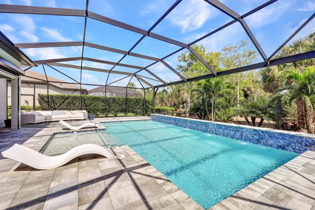 9238 Plover Dr, Naples, FL 34120