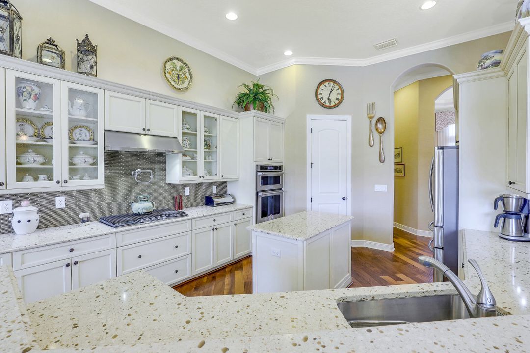 10565 Espanola Dr, Bonita Springs, FL 34135