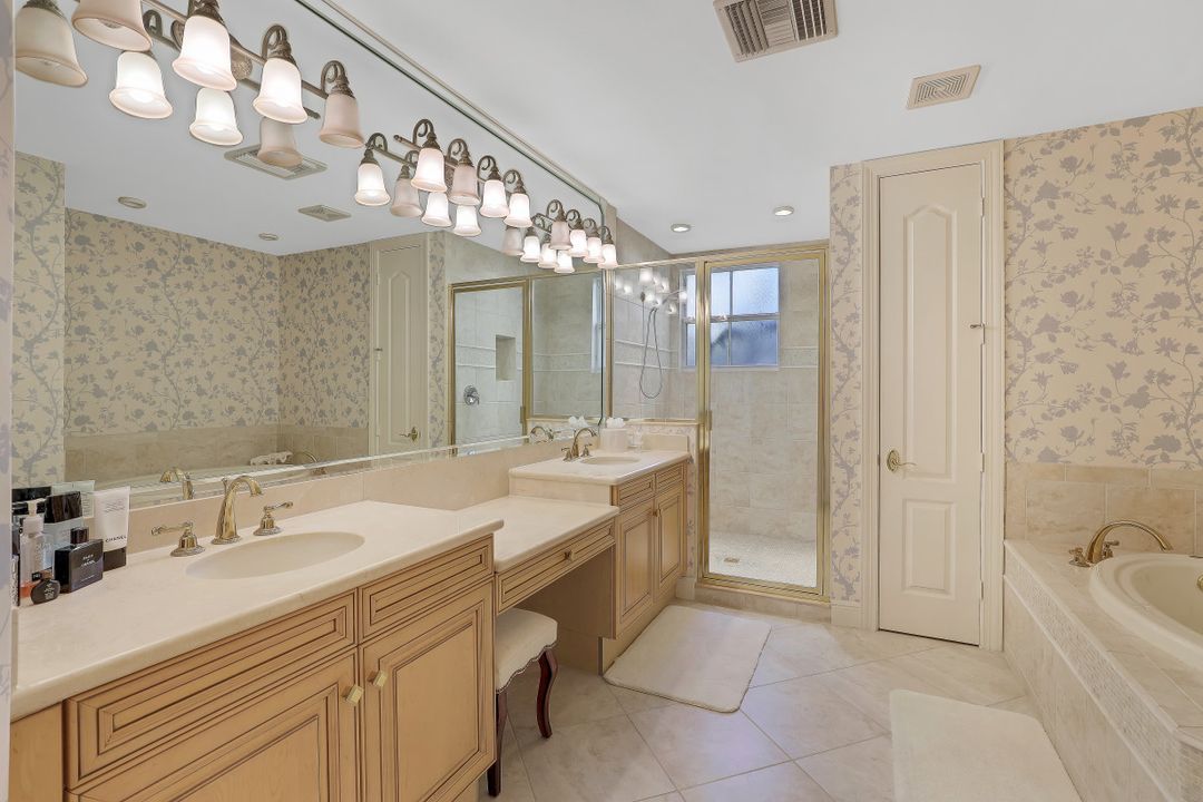 575 Avellino Isles Cir #101, Naples, FL 34119