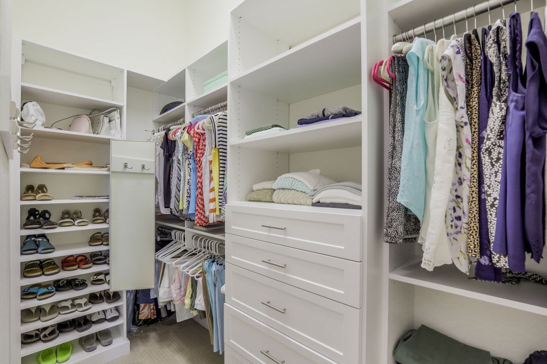 6512 Costa Cir, Naples, FL 34113