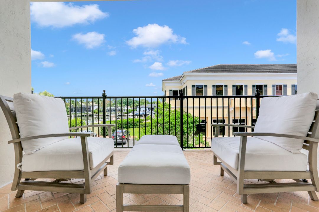 1400 Gulf Shore Blvd N #208, Naples, FL 34102