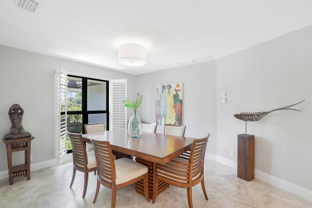 2201 Noble Ct, Naples, FL 34110