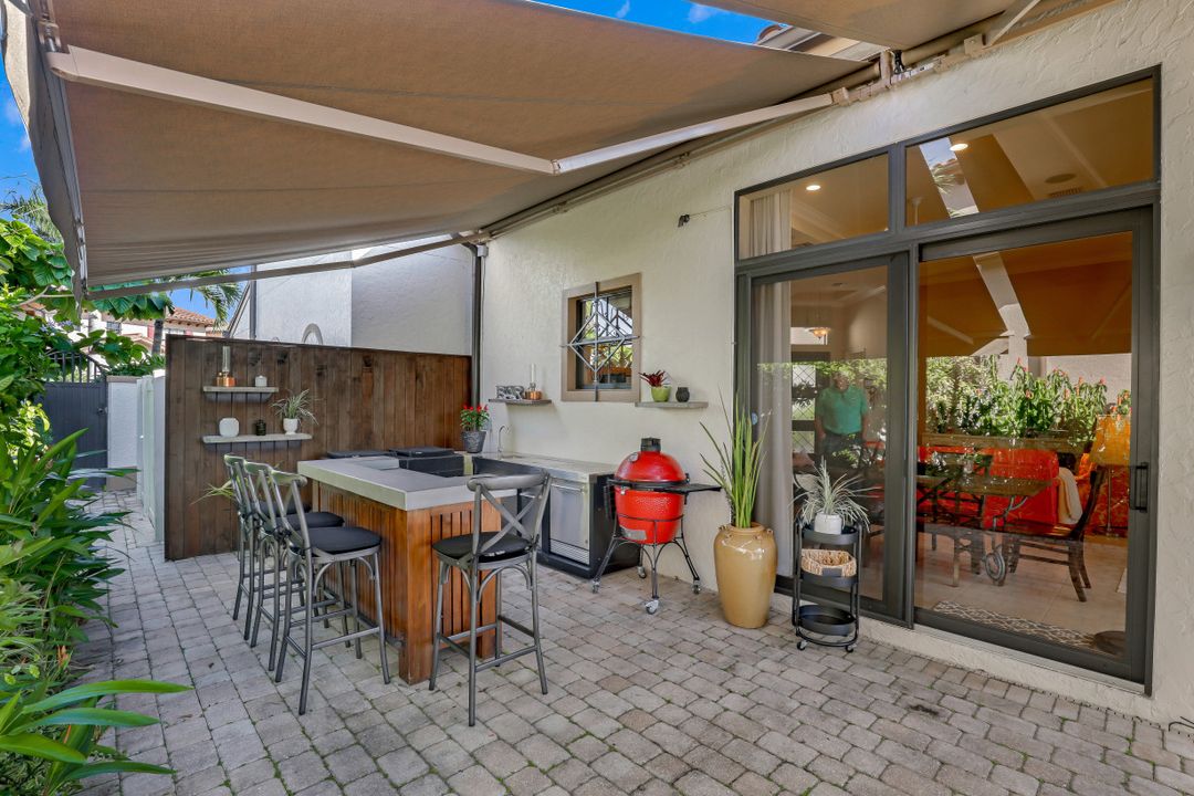 7915 Cordoba Pl, Naples, FL 34113