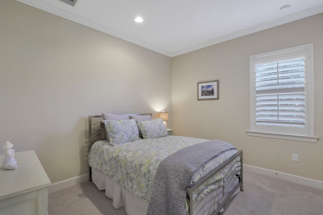 9091 Graphite Cir, Naples, FL 34120