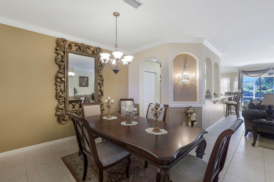 2084 Crestview Way, Naples, FL 34119