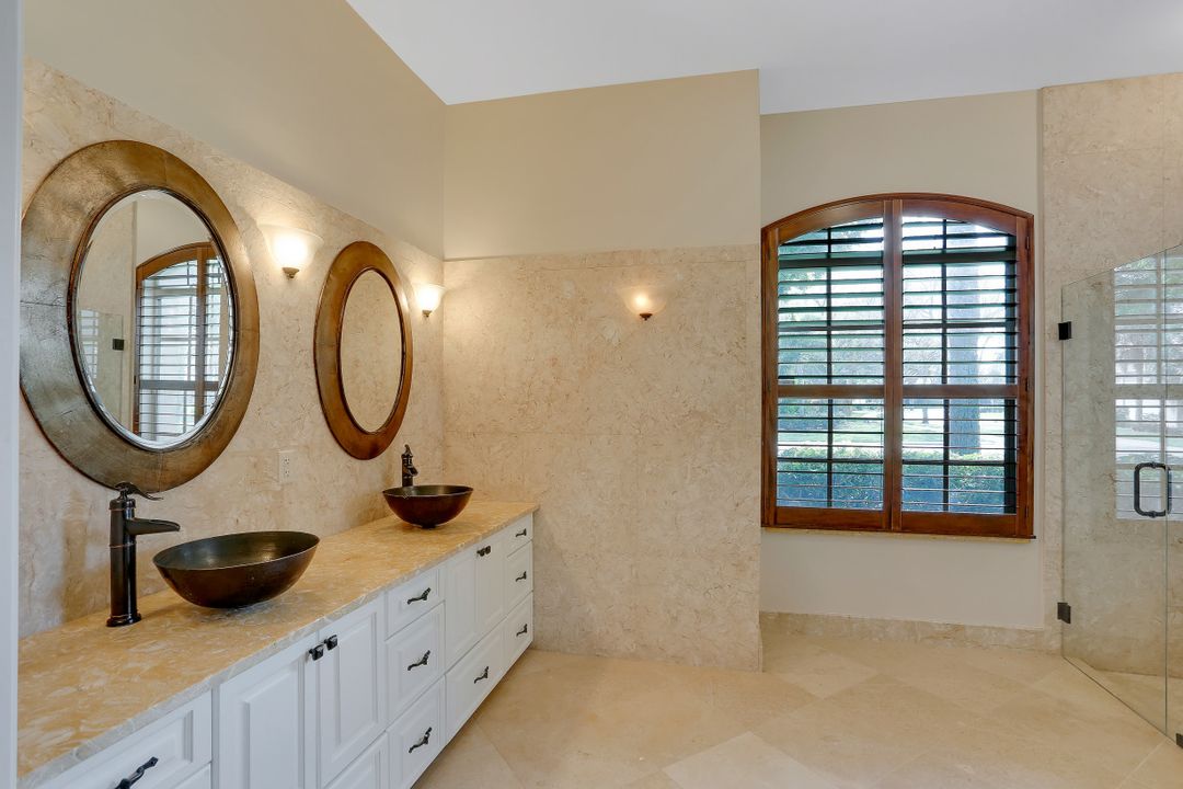 6615 Chestnut Cir, Naples, FL 34109