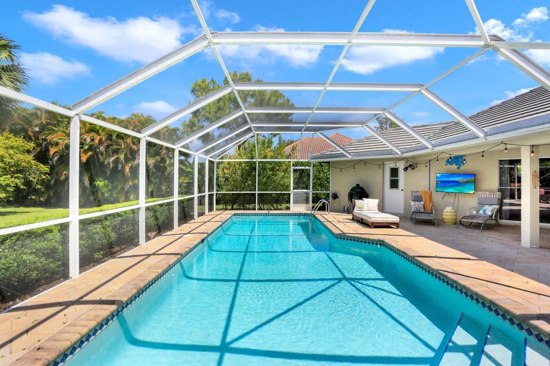 7359 Stonegate Dr, Naples, FL 34109