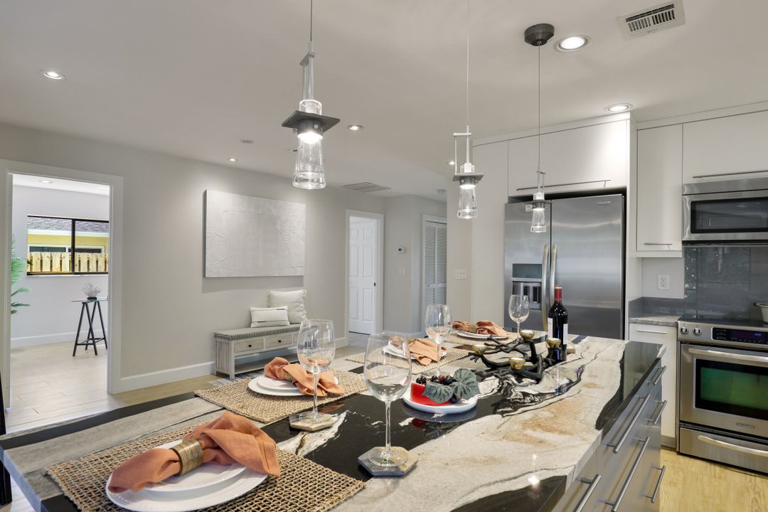 640 98th Ave N, Naples, FL 34108