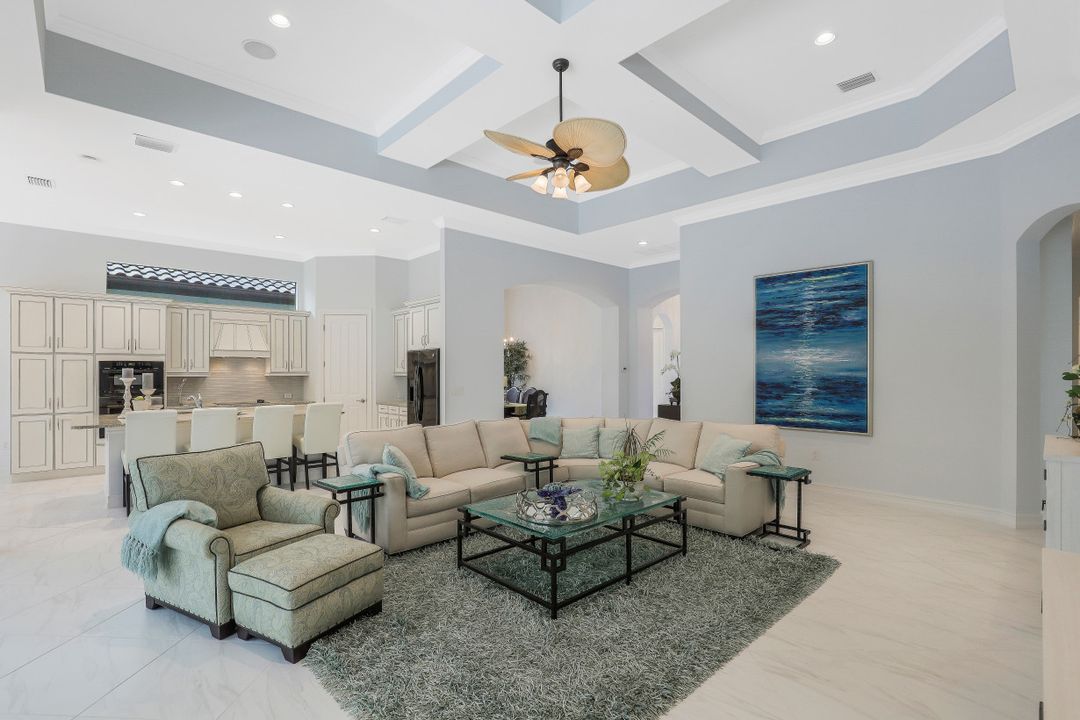 7497 Lantana Cir, Naples, FL 34119