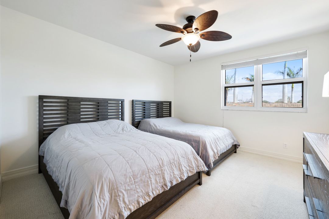 445 Dockside Dr ##201, Naples, FL 34110