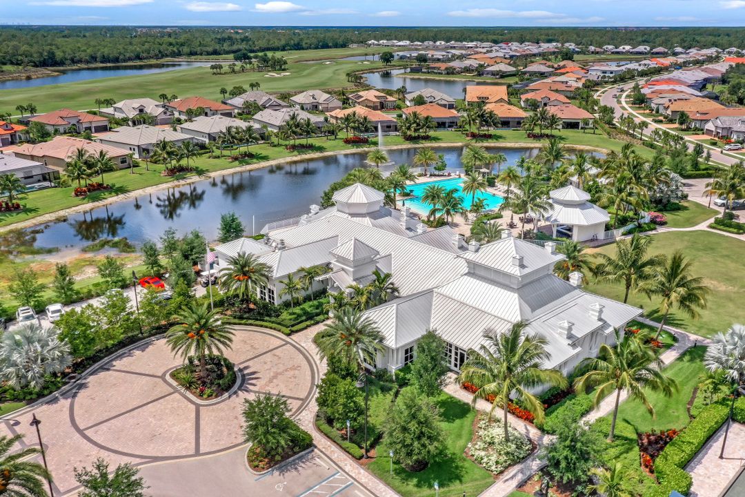 9374 Greyhawk Trl, Naples, FL 34120