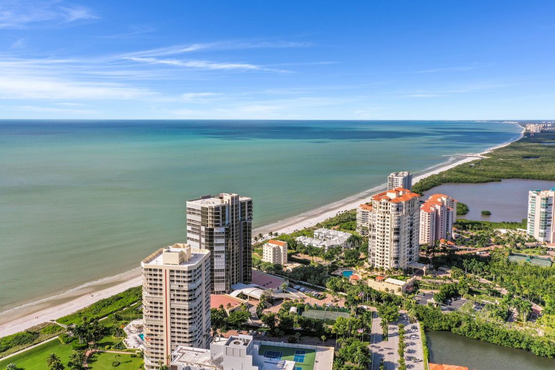 4951 Gulf Shore Blvd #302, Naples, FL 34103