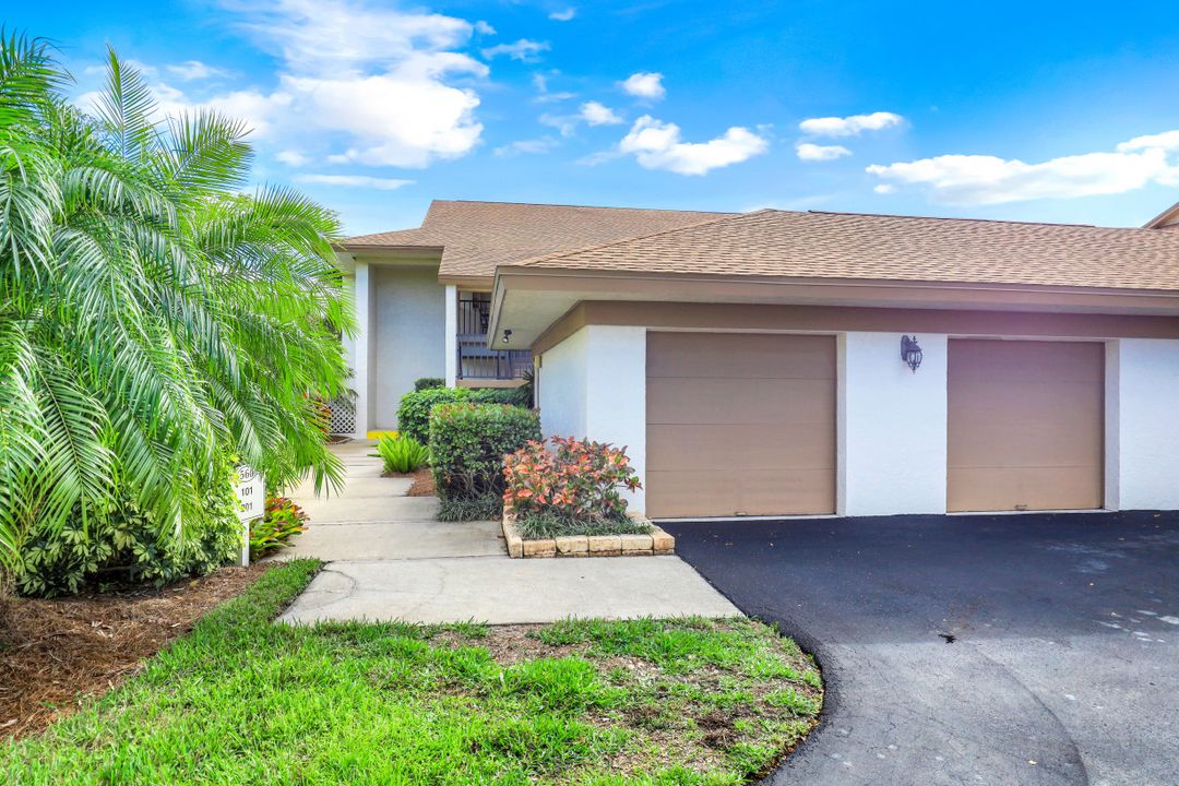 560 Retreat Dr #201, Naples, FL 34110