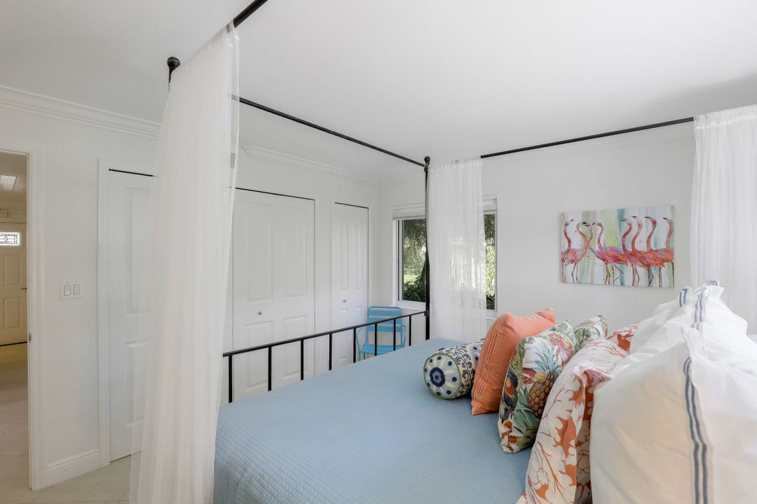 960 7th St S #101, Naples, FL 34102