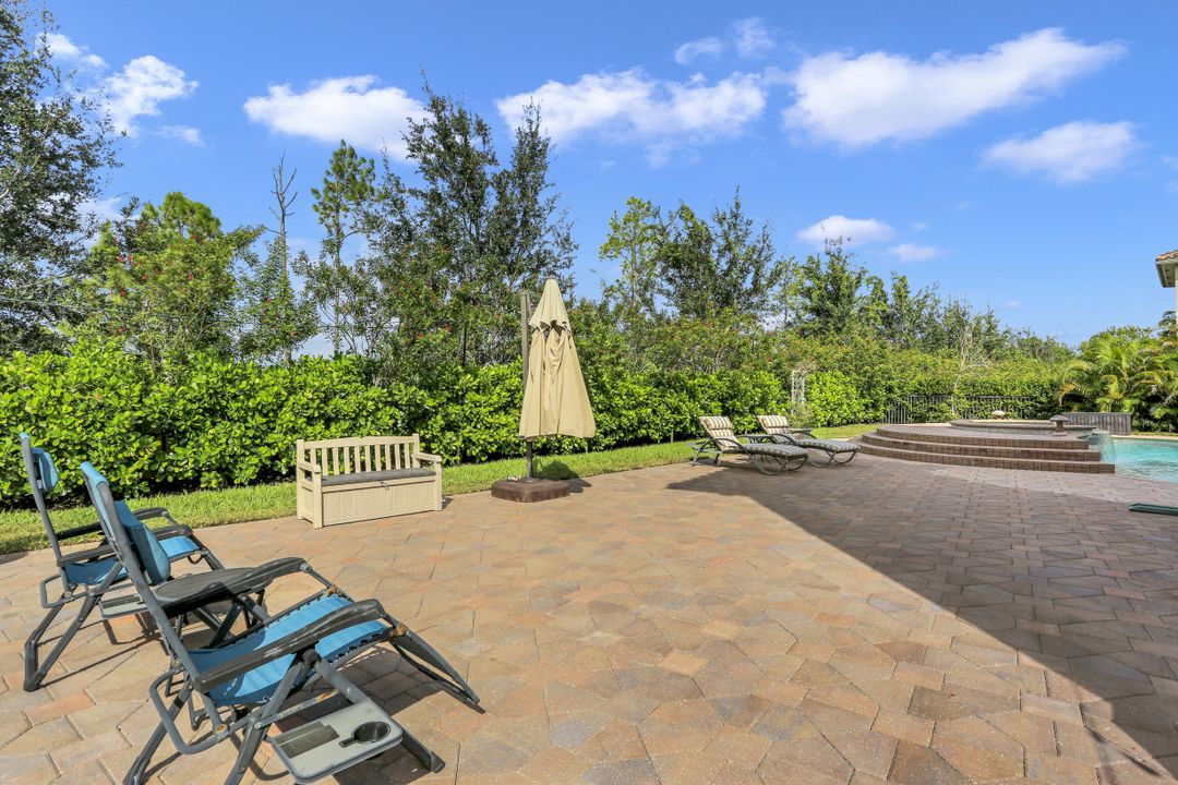 2934 Cinnamon Bay Cir, Naples, FL 34119