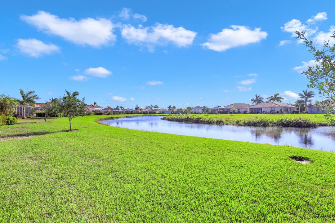 14832 Canton Ct, Naples, FL 34114